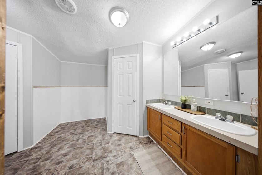 Welcome to 7580 Columbia Highway-where modern updates meet - photo 19