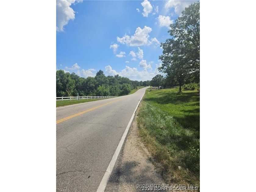 Premium Highway O frontage with city sewer and water available - photo 3