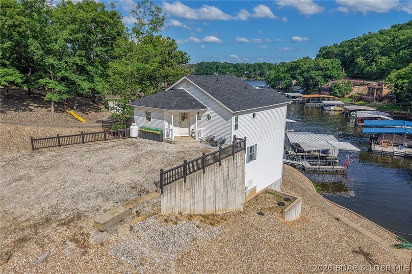 Absolutely charming lake home completely remodeled with great - photo 28