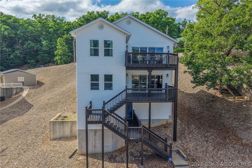 Absolutely charming lake home completely remodeled with great - photo 30