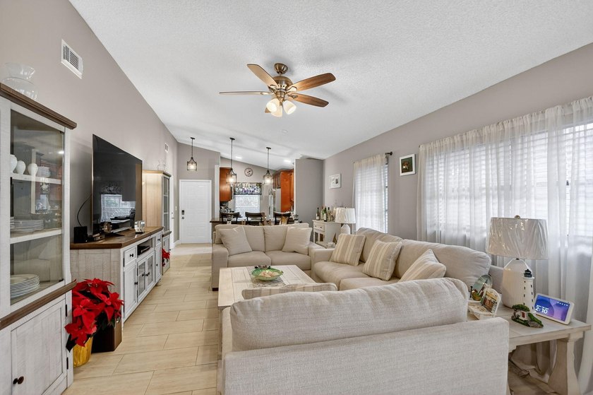 Experience Resort-Style Living! This meticulously 2-bed, 2-bath - photo 13