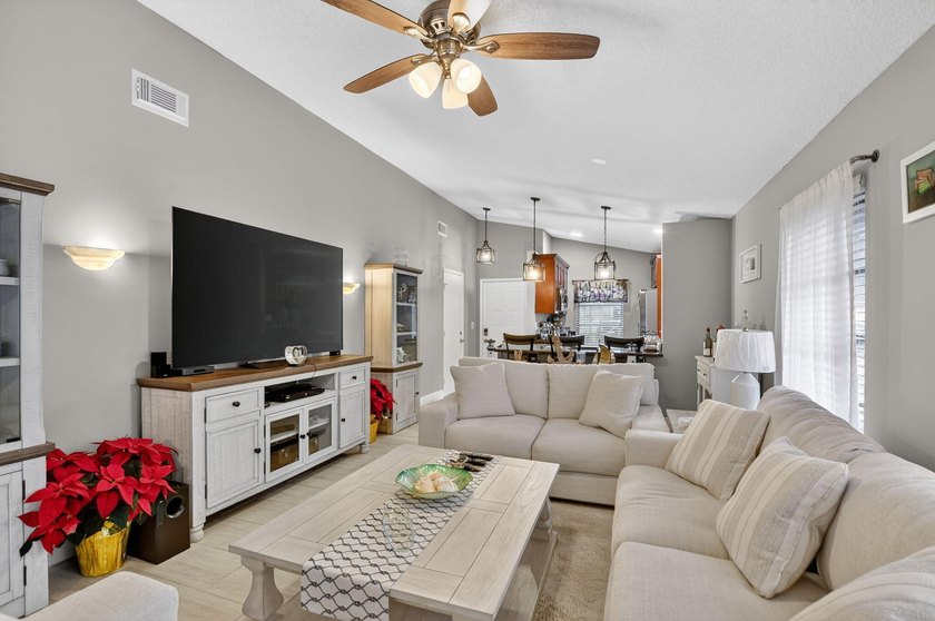 Experience Resort-Style Living! This meticulously 2-bed, 2-bath - photo 14