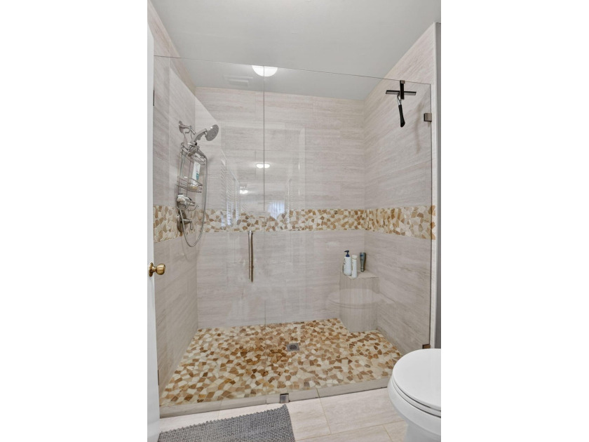 Experience Resort-Style Living! This meticulously 2-bed, 2-bath - photo 23