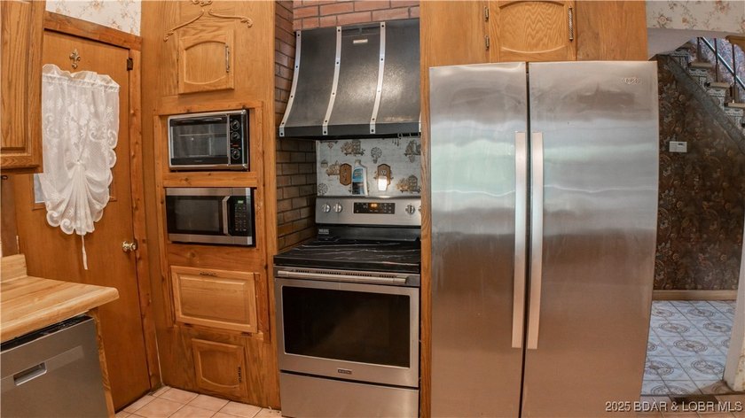 MOTIVATED SELLER! PRICED TO SELL!A spacious 3BR 3BA home with - photo 4