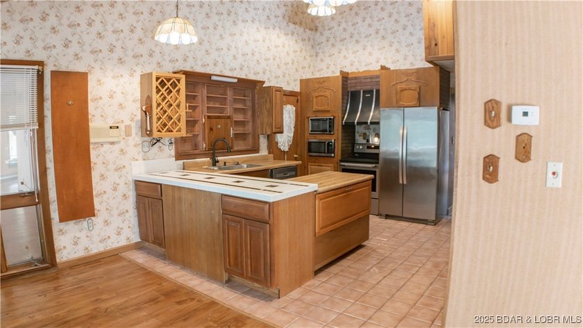 MOTIVATED SELLER! PRICED TO SELL!A spacious 3BR 3BA home with - photo 6