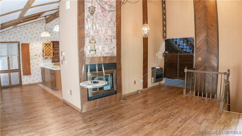MOTIVATED SELLER! PRICED TO SELL!A spacious 3BR 3BA home with - photo 7