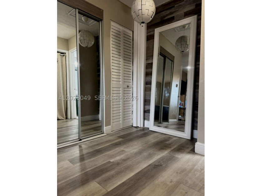 Stunning 1 Bed, 1.5 Bath Condo in Desirable Skylake! This - photo 11