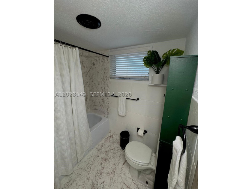 Stunning 1 Bed, 1.5 Bath Condo in Desirable Skylake! This - photo 13