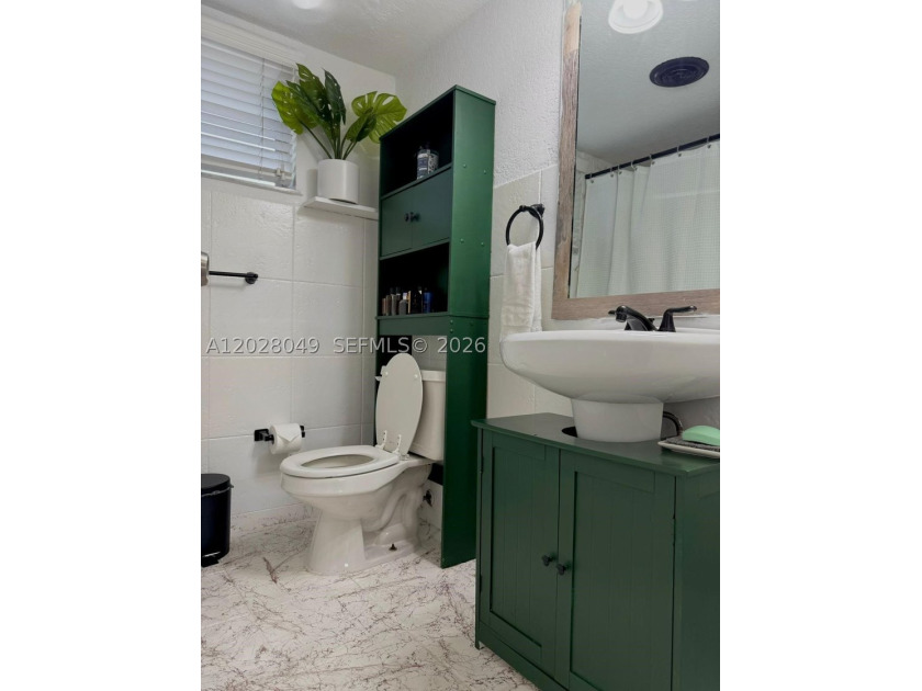 Stunning 1 Bed, 1.5 Bath Condo in Desirable Skylake! This - photo 14