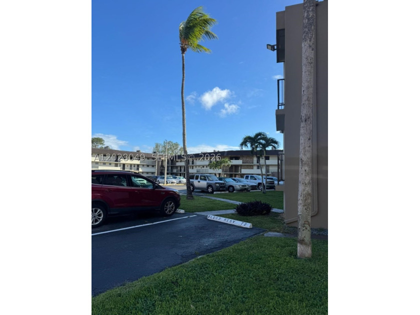 Stunning 1 Bed, 1.5 Bath Condo in Desirable Skylake! This - photo 19