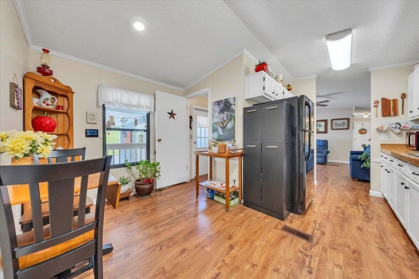 Welcome home to the country! Nestled in a secluded holler in - photo 21