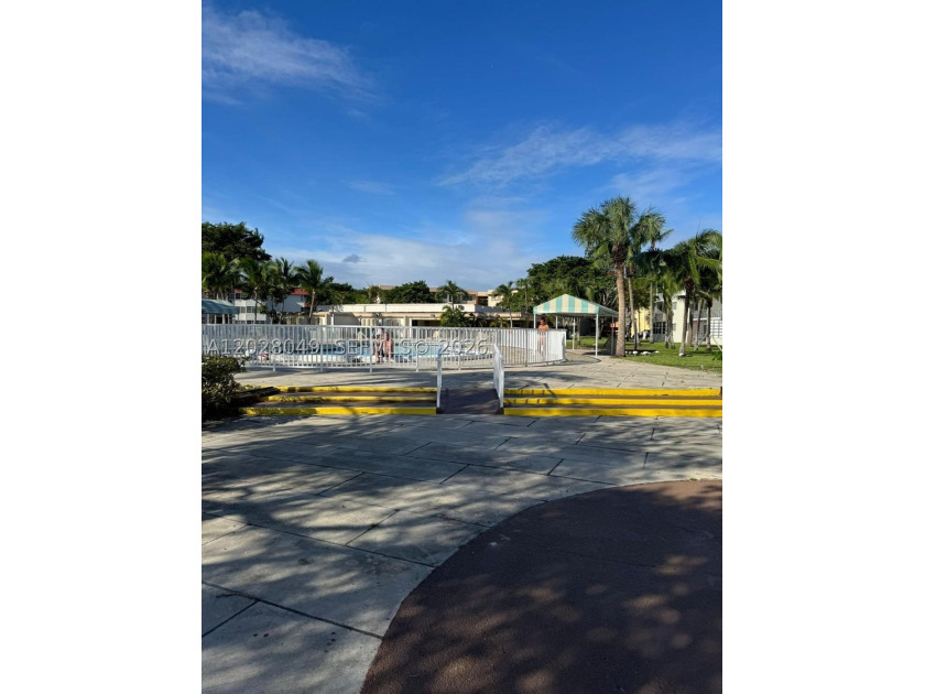 Stunning 1 Bed, 1.5 Bath Condo in Desirable Skylake! This - photo 29
