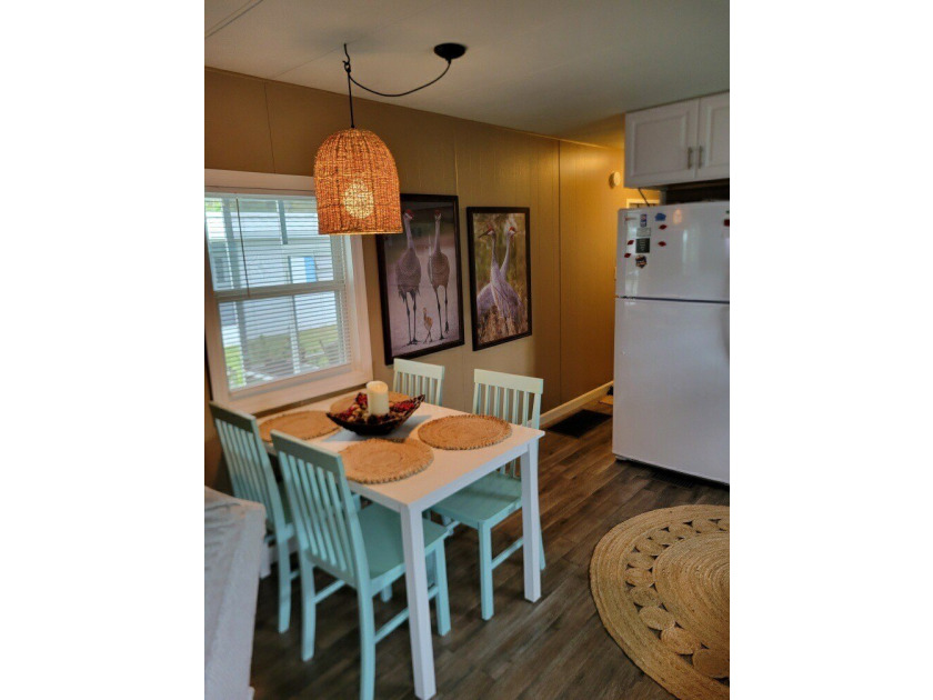 This beautifully maintained Home features upgraded bathrooms - photo 3