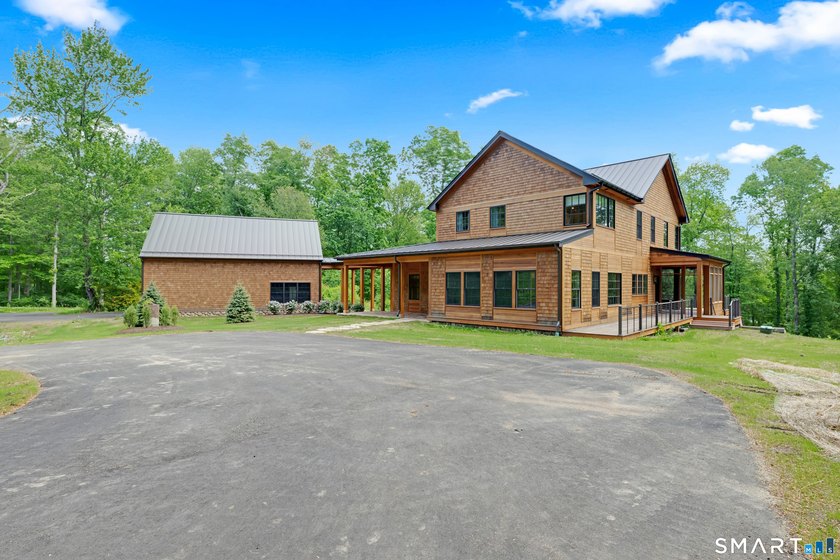 Extraordinary Waterfront Estate. Set on an exceptional 5.5-acre - photo 2