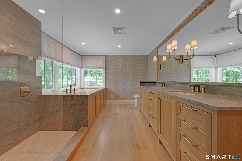 Extraordinary Waterfront Estate. Set on an exceptional 5.5-acre - photo 9