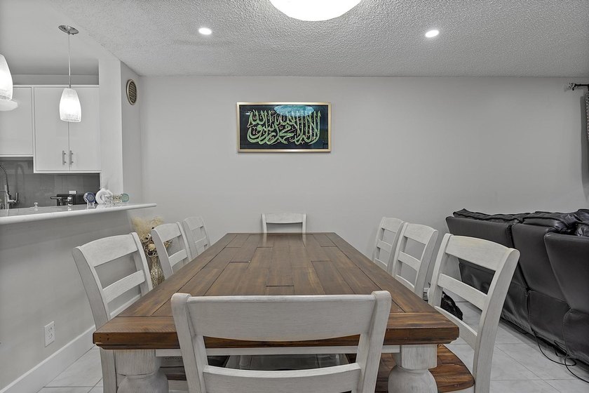 Spacious and well-maintained 3-bedroom, 2.5-bath townhouse - photo 14