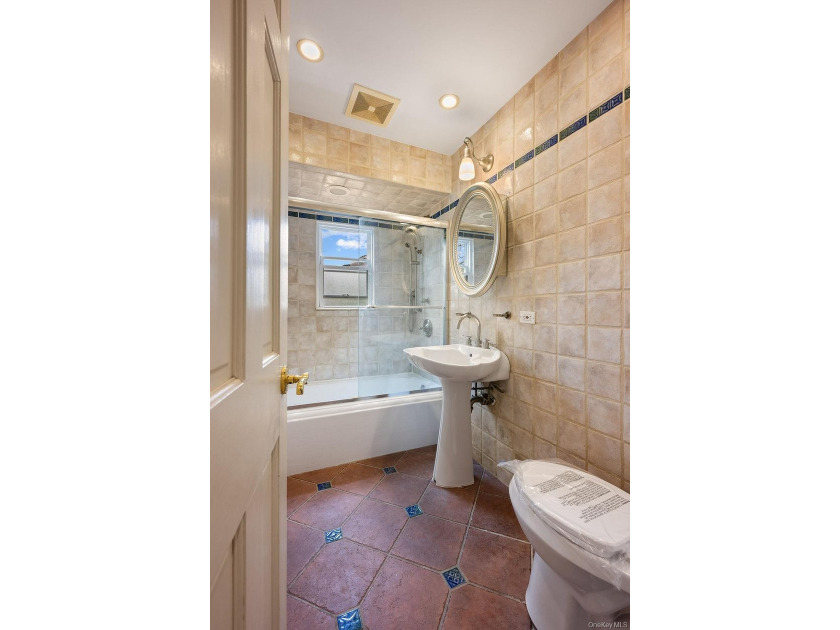 Unbeatable Location! Situated on a quiet cul-de-sac in the - photo 8