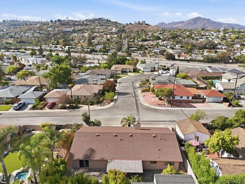 FIXER WITH POTENTIAL! First time on the market in decades! - photo 33