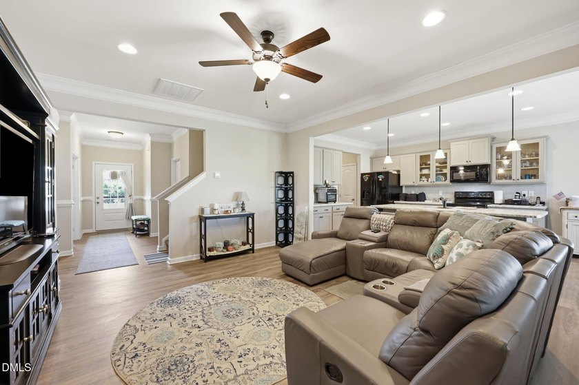 Welcome to this spacious home in the desirable Beverly Place - photo 5