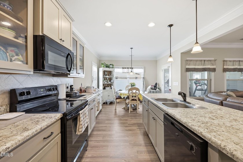 Welcome to this spacious home in the desirable Beverly Place - photo 7