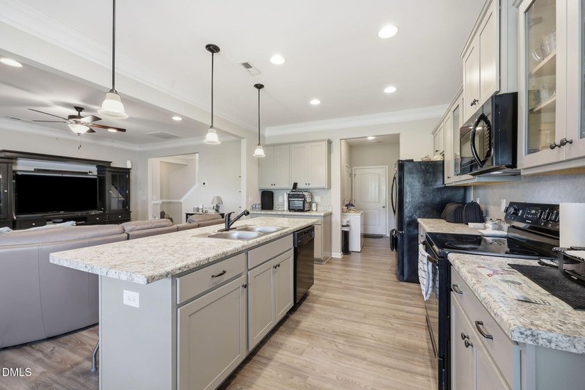 Welcome to this spacious home in the desirable Beverly Place - photo 8