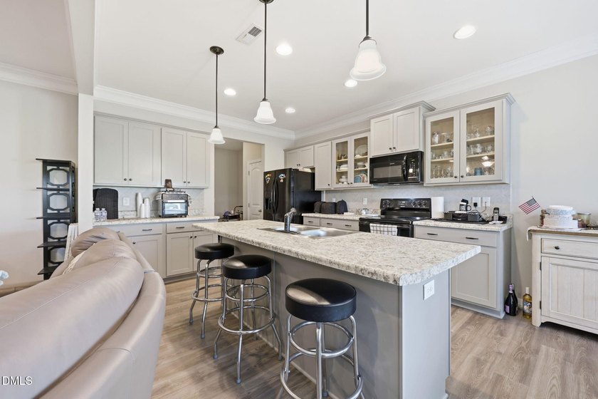 Welcome to this spacious home in the desirable Beverly Place - photo 10