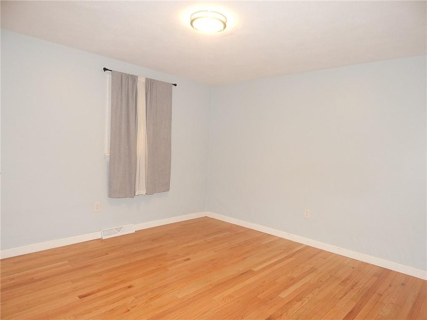 Move-in-condition 3-bedroom Ranch that was completely updated 2 - photo 14