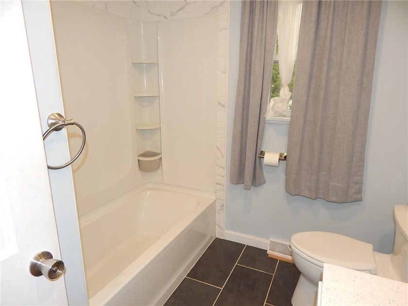 Move-in-condition 3-bedroom Ranch that was completely updated 2 - photo 22