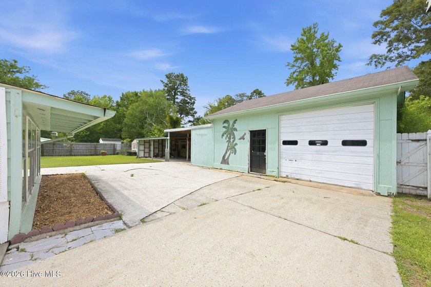 With a total of 1,943 square feet, let's just imagine Friday - photo 5