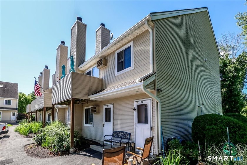 Welcome to this well-maintained Danbury condominium offering - photo 2