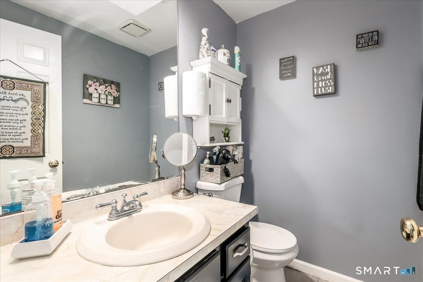 Welcome to this well-maintained Danbury condominium offering - photo 8