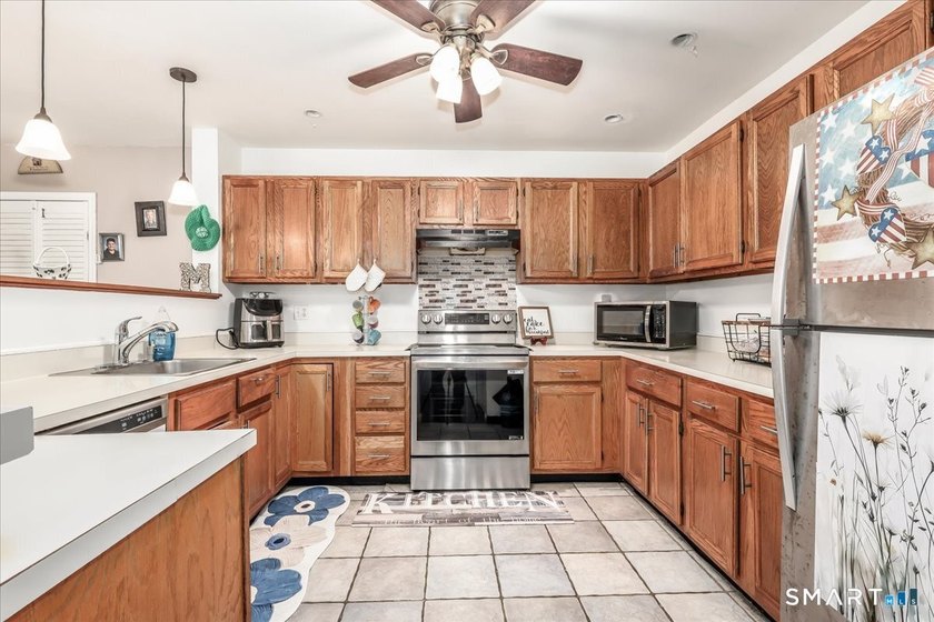 Welcome to this well-maintained Danbury condominium offering - photo 10