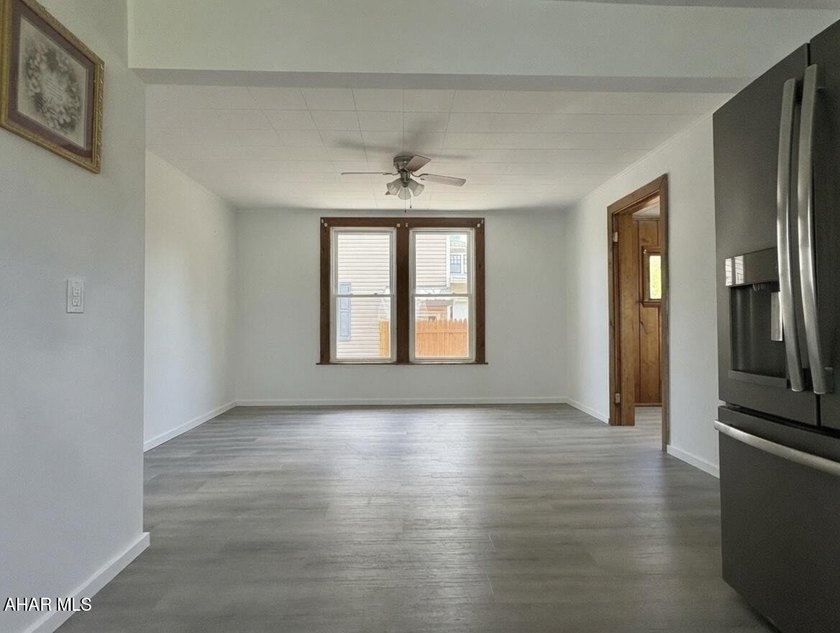 Welcome to this spacious and inviting home located on a quiet - photo 6