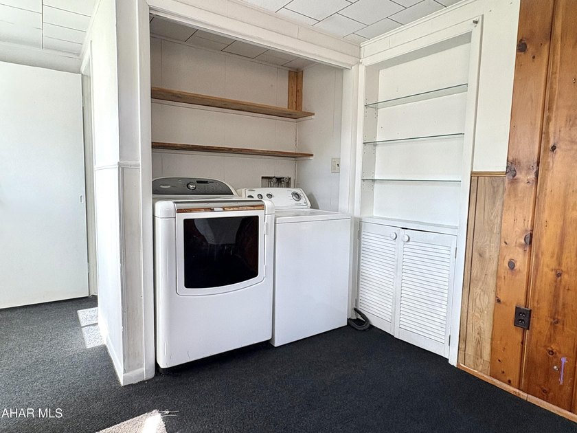 Welcome to this spacious and inviting home located on a quiet - photo 9