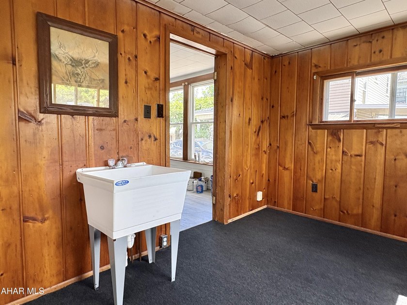 Welcome to this spacious and inviting home located on a quiet - photo 10