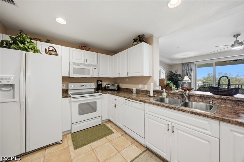 Welcome to the highly sought after gated community of Fountain - photo 11