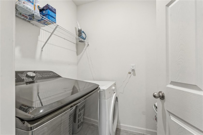 Assumable 5.25% FHA loan. Welcome to this charming single-story - photo 22