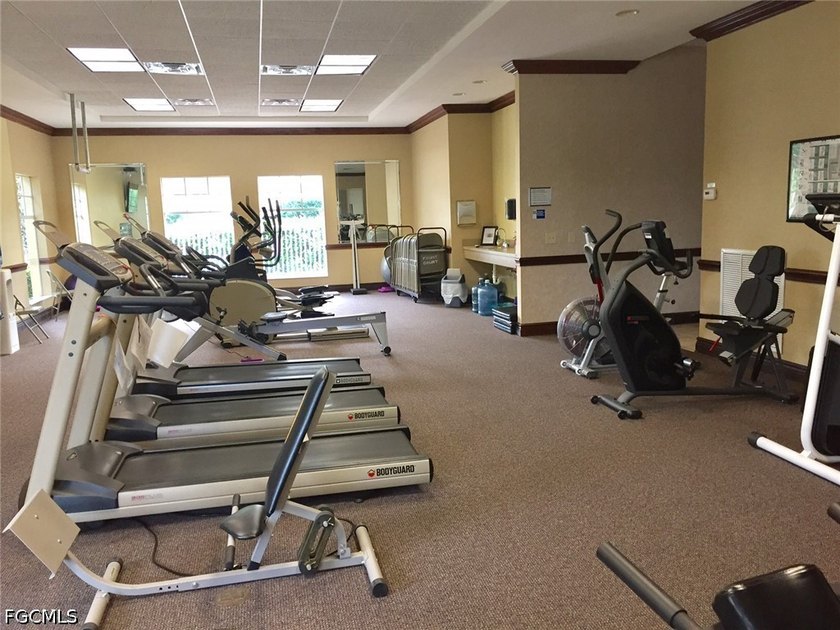 Welcome to the highly sought after gated community of Fountain - photo 46