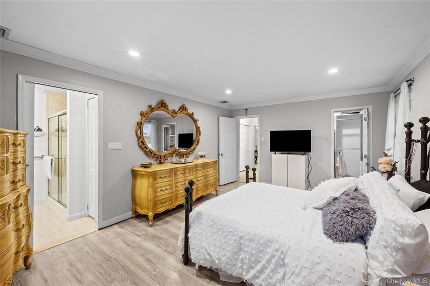 This sprawling brick ranch features a stunning open floor plan - photo 14