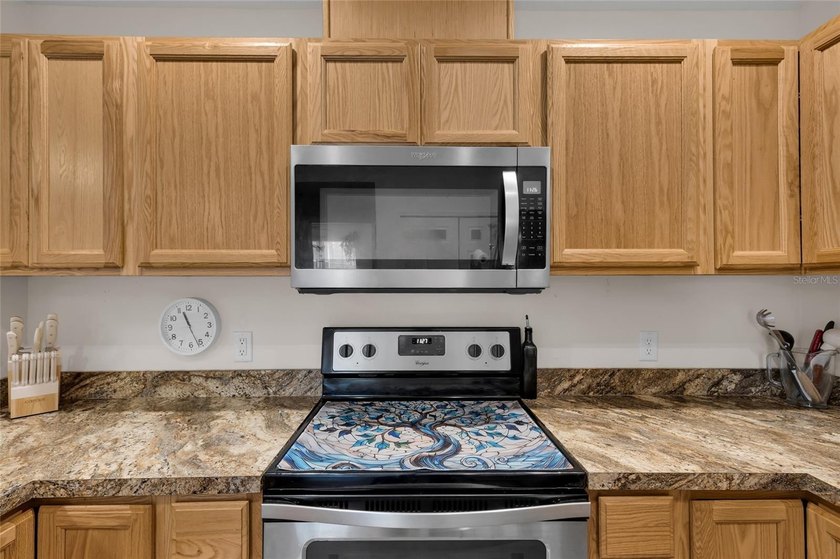 Welcome to this beautifully maintained 3-bedroom, 2-bath home in - photo 21