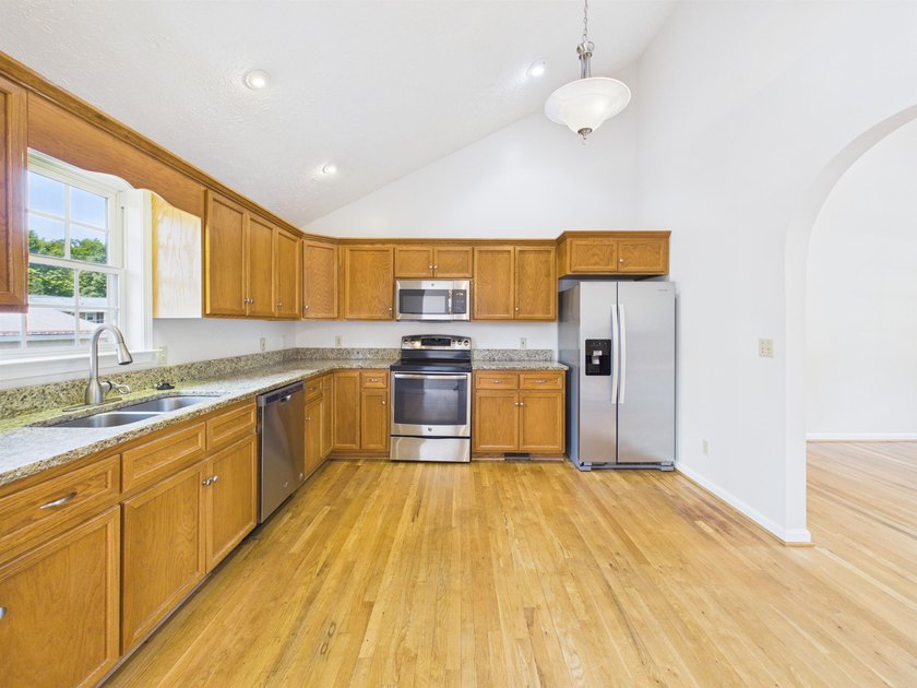Spacious brick ranch offering approximately 3,300 square feet - photo 22
