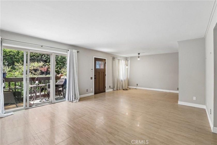HEATED FLOORS -STAINLESS APPLIANCES INCLUDED - TURN-KEY READY - - photo 4