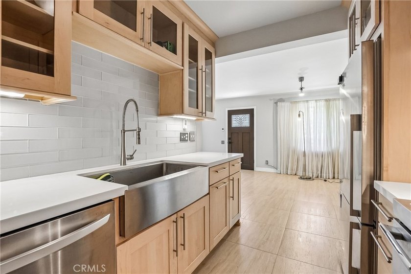 HEATED FLOORS -STAINLESS APPLIANCES INCLUDED - TURN-KEY READY - - photo 8