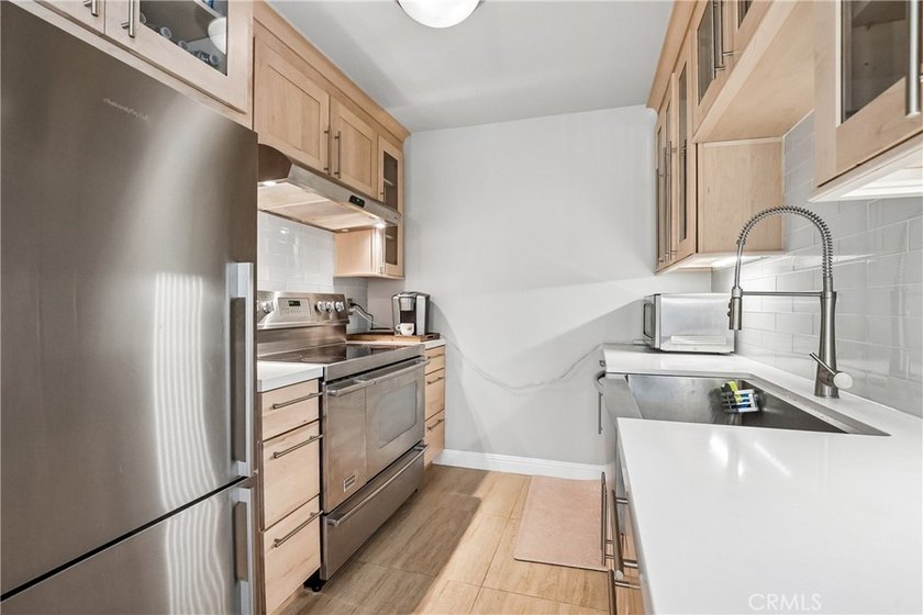 HEATED FLOORS -STAINLESS APPLIANCES INCLUDED - TURN-KEY READY - - photo 9