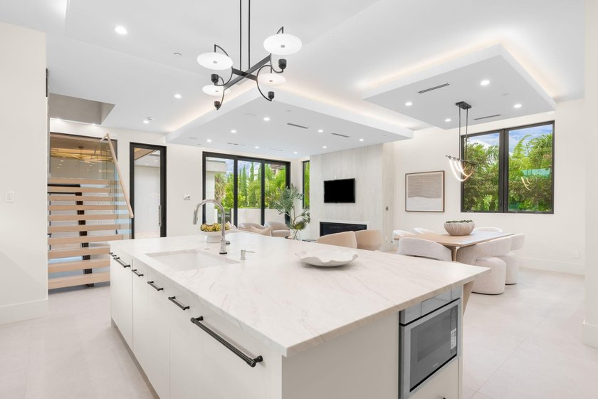 LIVE YOUR DREAM! RARE luxurious designed home on Corner Lot of - photo 16