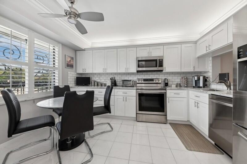 Totally renovated, updated condo detailed in beautiful neutral - photo 10