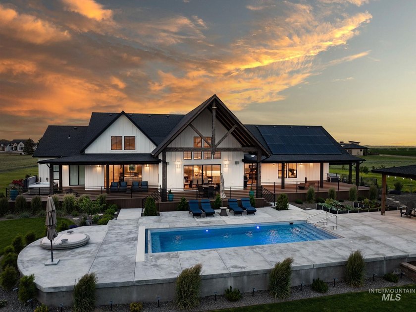 Lakeside luxury meets self sustaining lifestyle! Enjoy luxury - photo 5
