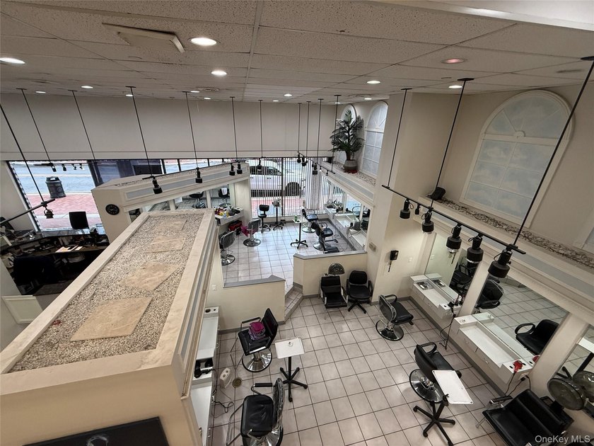 Established Salon Space - Prime Glen Cove Location Rare - photo 6