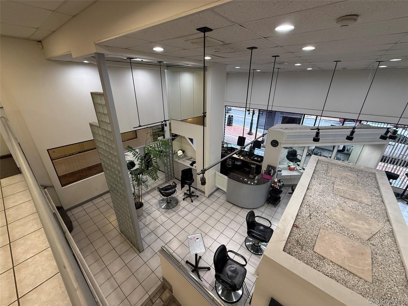 Established Salon Space - Prime Glen Cove Location Rare - photo 7