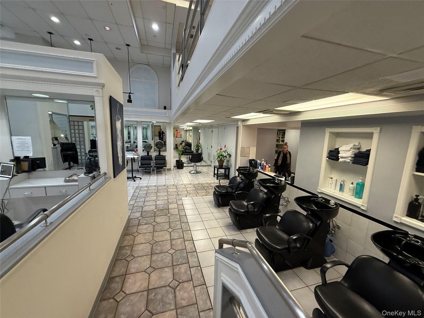 Established Salon Space - Prime Glen Cove Location Rare - photo 8